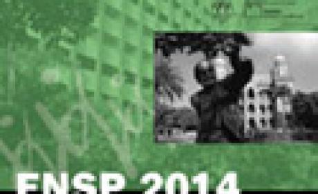 Reprodução (Ensp/Fiocruz) Logo da seleção: foto de estátua do Sergio Arouca sobre fundo verde com a fachada da escola