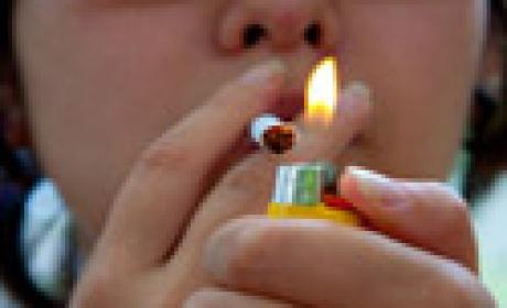 Imagem: Acervo Ensp / Fiocruz Detalhe de fumante acendendo um cigarro
