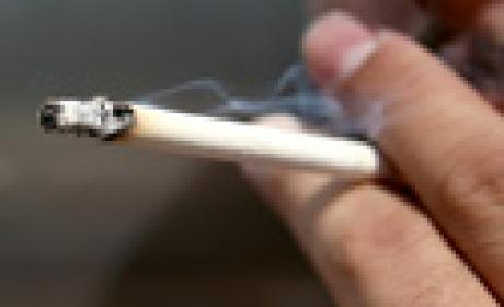 Foto: Acervo Fiocruz Cigarro entre dedos