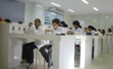 Foto: Peter Iliciev Alunos estudando