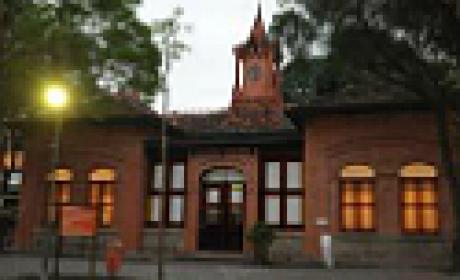 Foto: COC / Fiocruz Foto mostra fachada do Pavilhão do Relógio, prédio histórico na Fiocruz