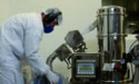 Foto: Alex Mansour Compressora utilizada na produção de medicamentos em Farmanguinhos