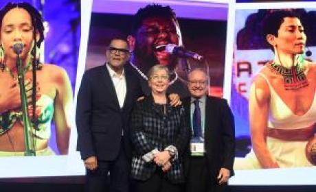 O presidente da Fiocruz, Mario Moreira, a presidente da Cepi, Jane Halton, e o secretário de Ciência, Tecnologia, Inovação e Complexo Econômico-Industrial da Saúde do MS, Carlos Gadelha