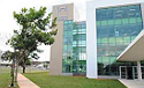 Foto: Fiocruz Brasília Imagem mostra portaria da Fiocruz Brasília