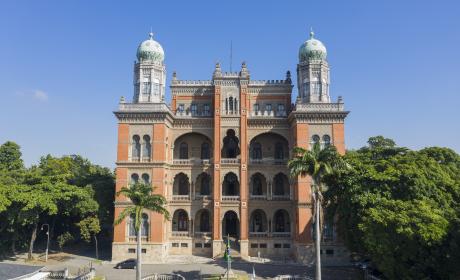 imagem do Castelo Morisco da Fiocruz de frente