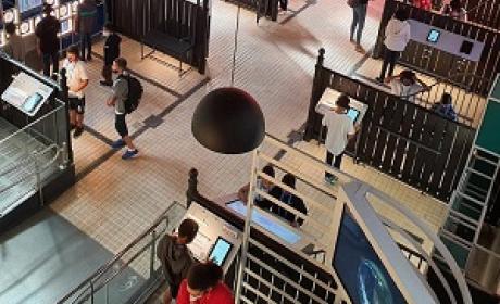 Foto: Divulgação Visitantes na Biblioteca de Manguinhos,