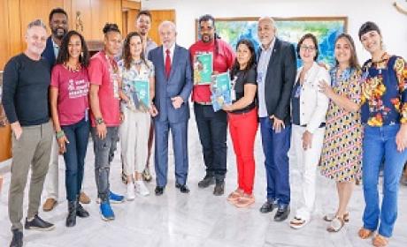 Foto: Ricardo Stuckert Lula e onze servidores da Fiocruz