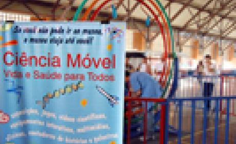 Foto: Vinícius Marinho / Fiocruz Detalhe de cartaz e uma das atividades do projeto