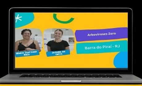 Foto de duas mulheres sorrindo
