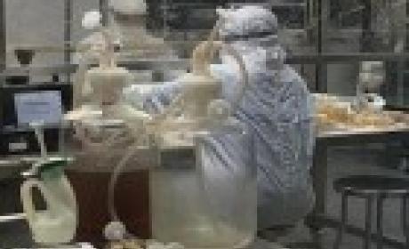Imagem: Fiocruz Farmacêutico strabalhando