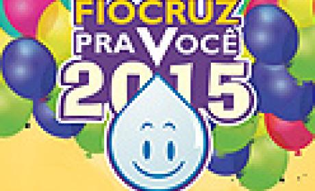 Logo do Fiocruz pra você 2015, com fundo com balões coloridos, em rosa, verde, azul e amarelo, e com a gota do Zé Gotinha