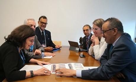 Foto: Pamela Lang Nísia Trindade e Mario Moreira em uma reunião