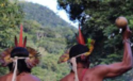 Foto: OTSS Dois índios de costas