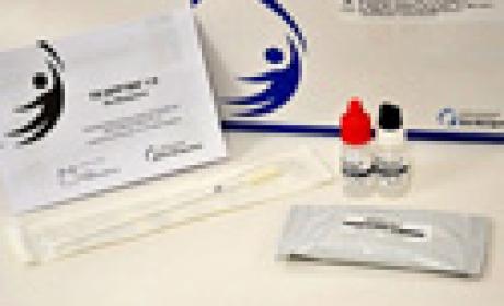 Imagem: Biomanguinhos/Fiocruz Frascos e papéis que compõem o kit