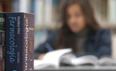 Anafalbetismo chega a 52% em comunidades rurais de Goiana, Pernambuco (Foto: Paulo Rodino / Multimagens Fiocruz) Menina faz leitura de livro