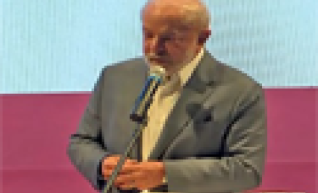 Imagem: divulgação Presidente Lula em pé discursando