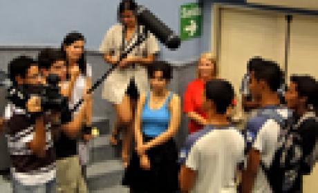 Foto: Escola Politécnica/ Fiocruz Jovens fazem uma gravação