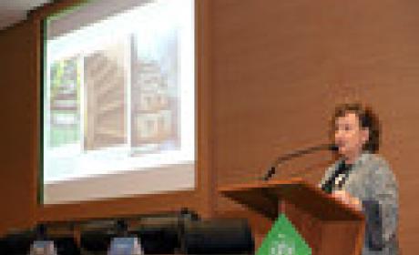 A pneumologista Margareth Dalcolmo durante palestra na Semana de Abertura do Ano Letivo da ENSP/Fiocruz 