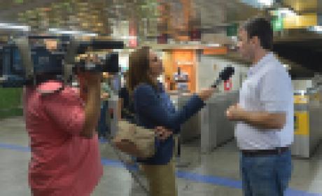 Imagem: IOC Milton Moraes dando entrevista para a rede Globo na estação do metrô