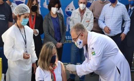 O projeto também realizará testagem da população e sequenciamento genético dos casos positivos, para avaliar o comportamento da doença no Brasil (Foto: Ministro da Saúde) Ministro da Saúde, Marcelo Queiroga, aplicando uma vacina