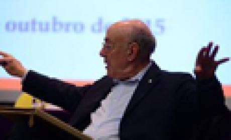Foto de Henry Mintzberg no no auditório do Museu da Vida