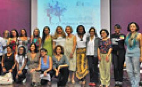 Foto: Peter Iliciev Mulheres e meninas pesquisadoras da Fiocruz