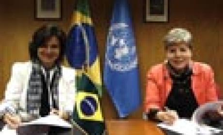 Foto: Cepal Nisia Trindade e representante da Cepal