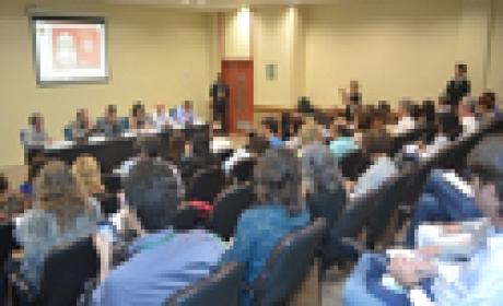 Oficina reuniu 33 instituições formadoras em Brasília. Foto: Fiocruz Brasília Imagem de auditório repleto de pessoas