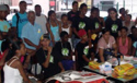 Moradores da comunidade e visitantes contarão com uma programação variada na feira (Foto: Acervo Fiocruz Bahia) Comunidade e visitantes de edição anterior da feira