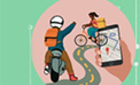 Desenho de um motoqueiro e de uma ciclista, ambos carregando mochila nas costas, além da mão de uma mulher segurando um smartphone. Nele, aparece a imagem de um mapa e marcador de localização