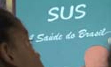 Programa inédito sobre o SUS está na programação de abril Imagem criança escrevendo a sigla SUS em quadro negro