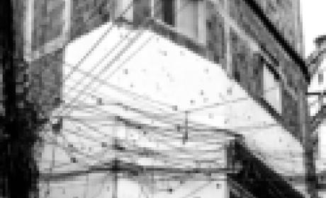 Imagem: divulgação Casa com diversos furos de balas
