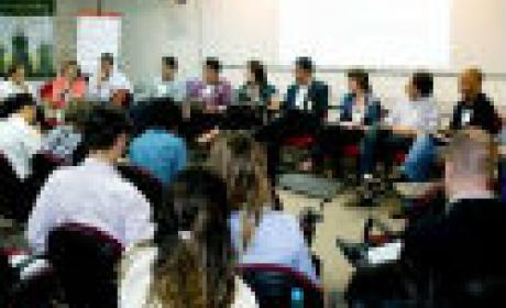 A primeira Roda de Conversa das Redes Fito contou com representantes de todos os biomas do Brasil. Foto: Edson Silva Reunião de pessoas em círculo