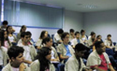 'O que a escola faz para melhorar a saúde dos alunos?' e 'o que a escola poderia fazer para melhorar a saúde dos alunos?' foram o ponto de partida para pesquisa (Foto: Raul Santana / Multimagens Fiocruz) Sala de aula na Escola Politécnica da Fiocruz