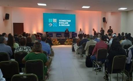 Foto: José Gadelha (Fiocruz Rondônia) Auditório onde o seminário foi realizado com as cadeiras ocupadas pelos participantes