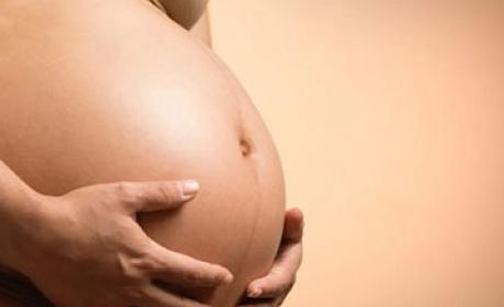Imagem: divulgação Mulher grávida com as mãos na barriga