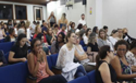 Foto: IFF Público presente no auditório lotado