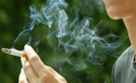 Foto: Acervo Agência Fiocruz de Notícias Detalhe de perfil de mulher fumando cigarro