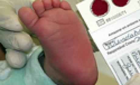 Foto: Divulgação/SES-RS Bebê fazendo o treste do pezinho