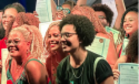 Mulheres sorrindo