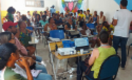 Dezenas de participantes do encontro reunidos
