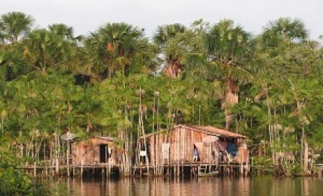 Foto: Laboratório de Investigação em Sistemas Socioambientais (Inpe) Casa na beira de um rio na região amazônica