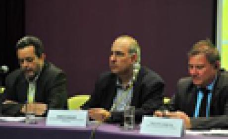 Foto: Peter Iliciev Registro da mesa durante o evento