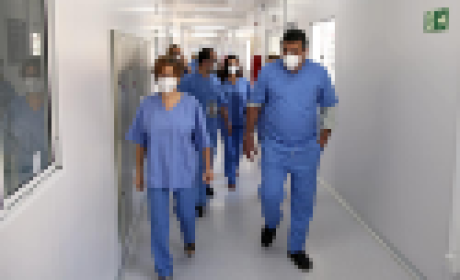 Imagem: Antonio Fuchs Valdilea Veloso e Alexandre Chieppe no centro hospitalar