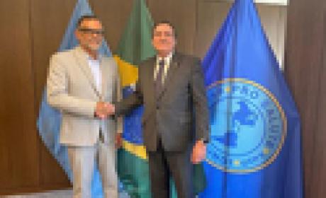 Cumprimento entre diretor da Organização Pan-Americana da Saúde (Opas), Jarbas Barbosa, e presidente da Fiocruz, Mario Moreira