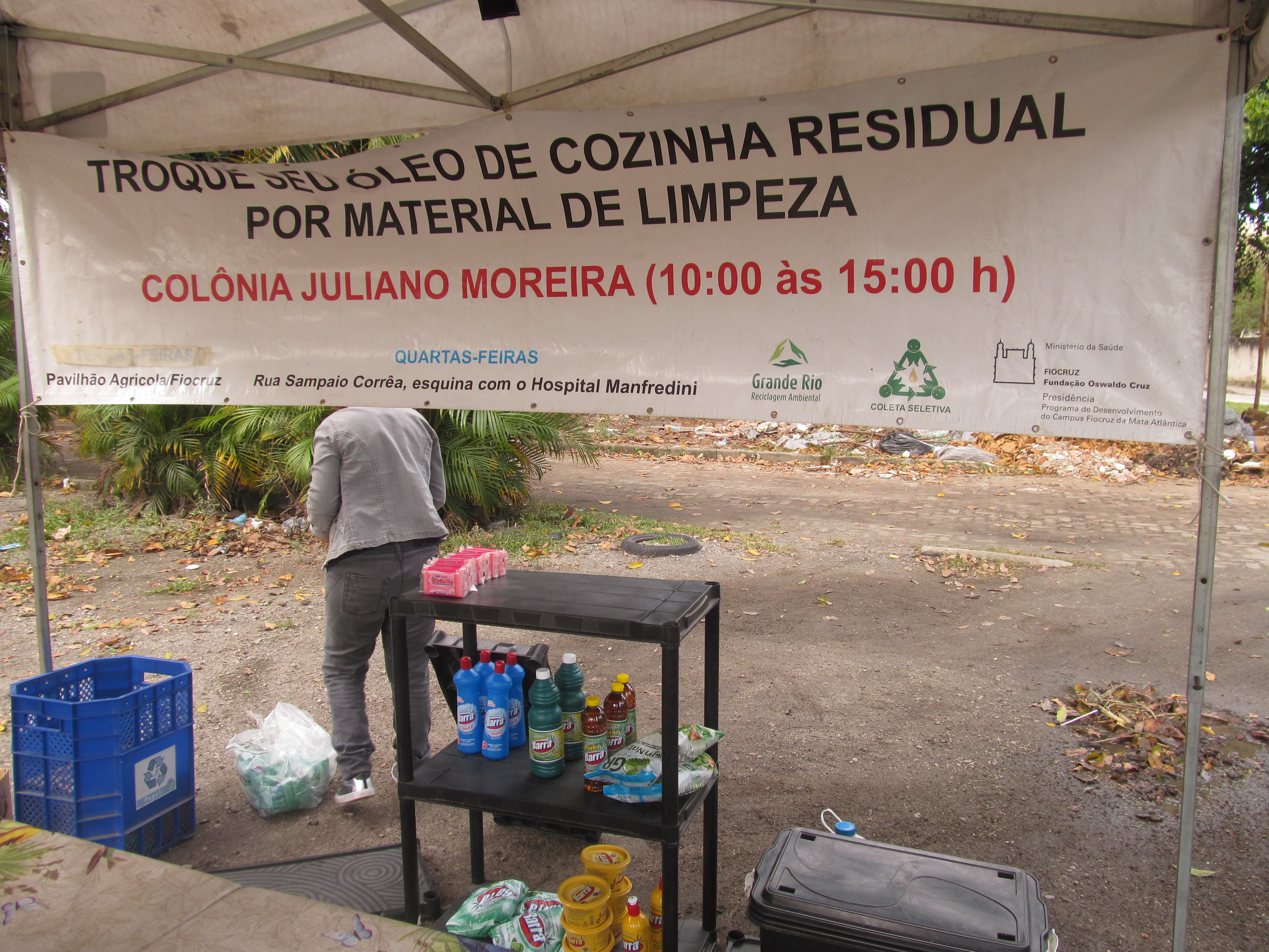 Posto de troca é montado no estacionamento do Hospital Jurandyr Manfredini