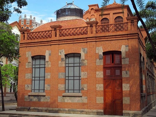 Foram restaurados diferentes elementos da fachada e do interior da Cavalariça, construída no início do século 20 para abrigar as instalações do Instituto Soroterápico Federal. Foto: Glauber Gonçalves 